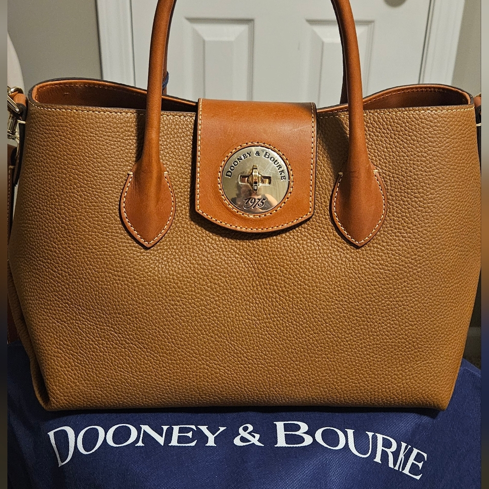 NWT Dooney & Bourke Pebble Grain Leather Handle Tote 30: Caramel Color - Picture 7 of 15